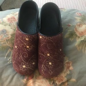 Dansko 39 Clogs